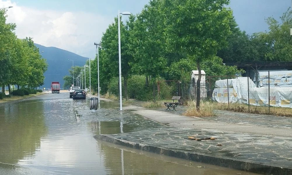 Ιωάννινα: Ισχυρή βροχόπτωση και χαλάζι - Διακοπή κυκλοφορίας λόγω συσσώρευσης υδάτων